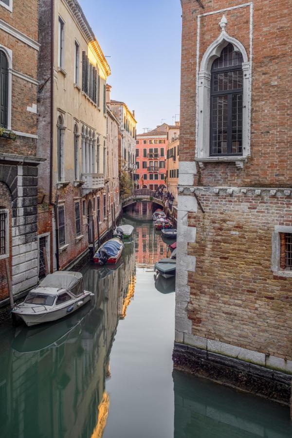 Miracoli Apartment With View On The Canal R&R Velence Kültér fotó